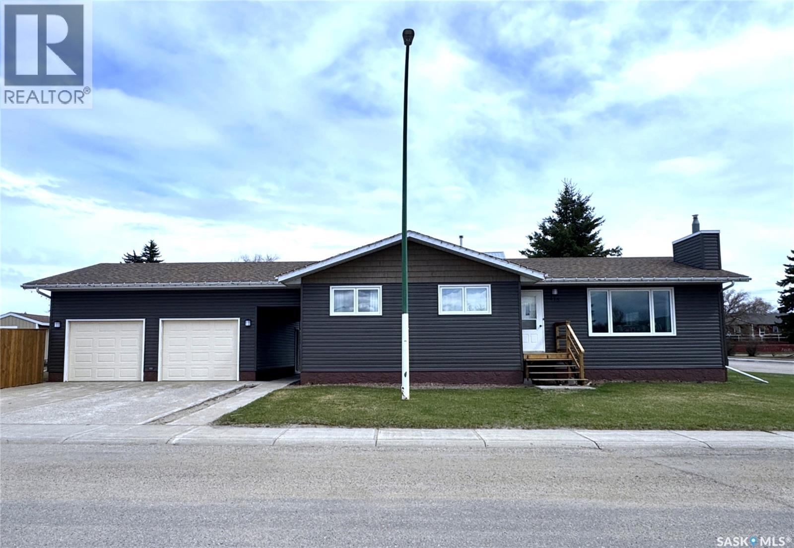 415 3rd Avenue W, Biggar, Saskatchewan  S0K 0M0 - Photo 1 - SK027372