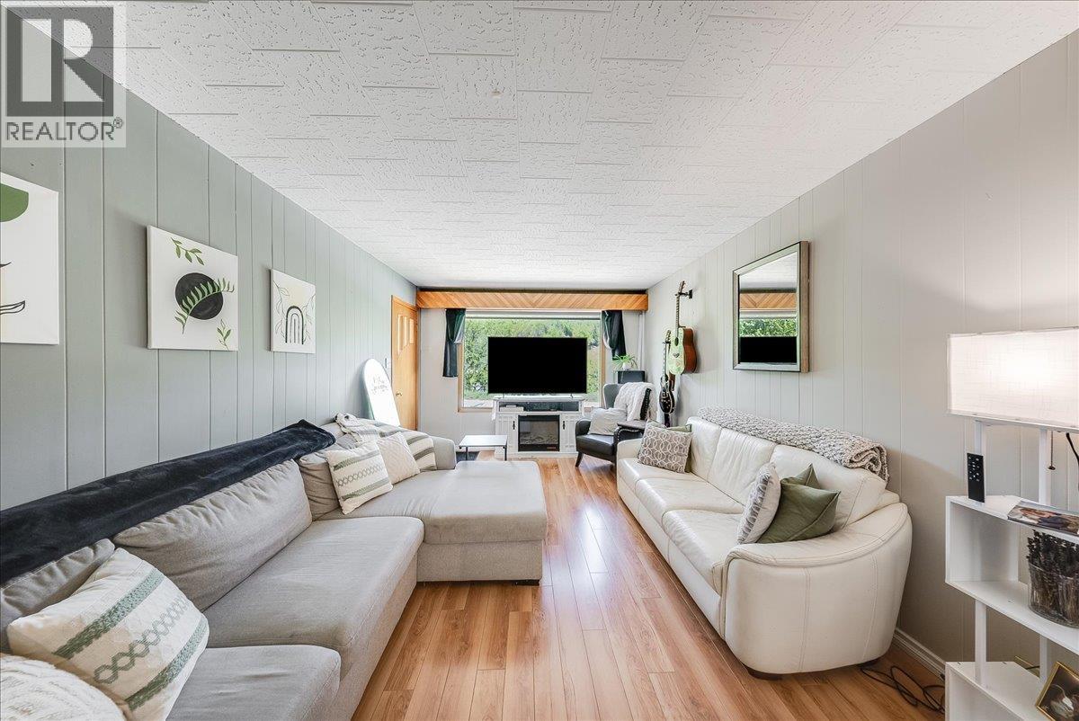 128 Haig Street, Warfield, British Columbia  V1R 2L9 - Photo 8 - 10387374