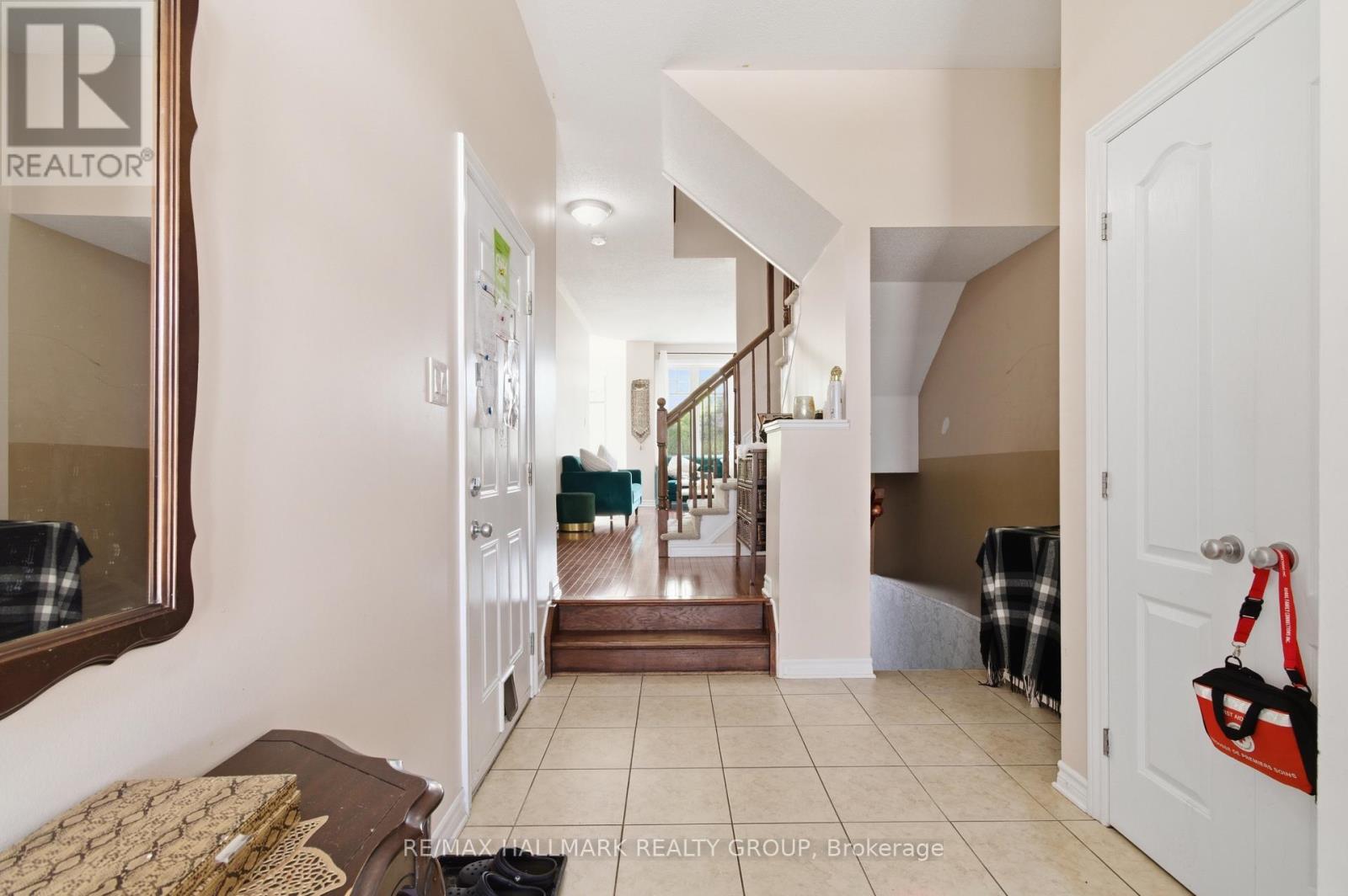 728 Cedar Creek Drive, Ottawa, Ontario K1T 0A9 - Photo 4 - X13125364