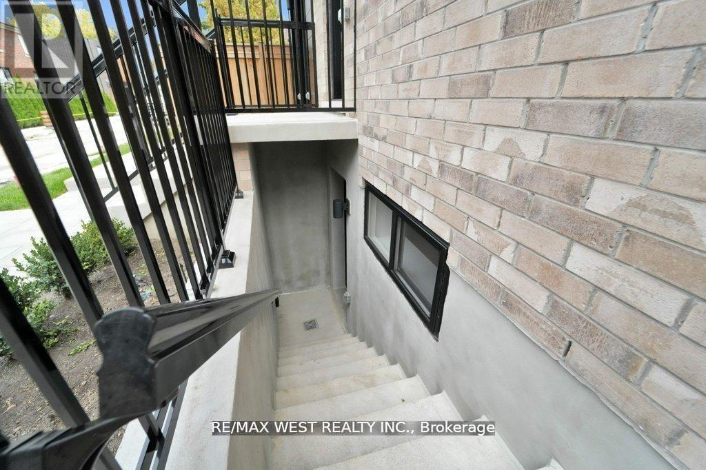 661 Winona Drive, Toronto, Ontario  M6C 3V6 - Photo 36 - C13125320