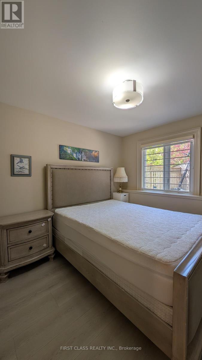 Main - 424 Roehampton Avenue, Toronto, Ontario  M4P 1S4 - Photo 4 - C13125332