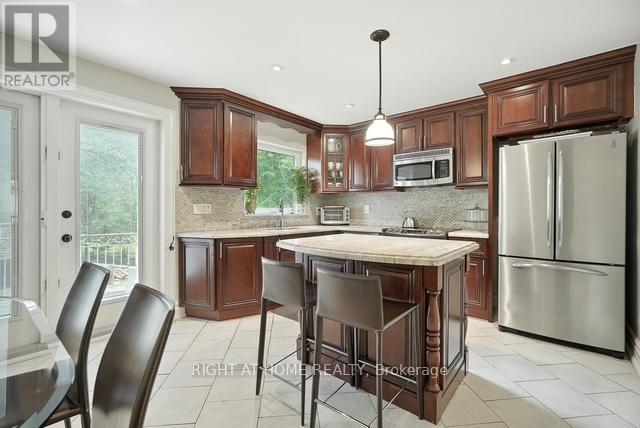 17 Denmark Crescent, Toronto, Ontario  M2R 1J3 - Photo 6 - C13125410