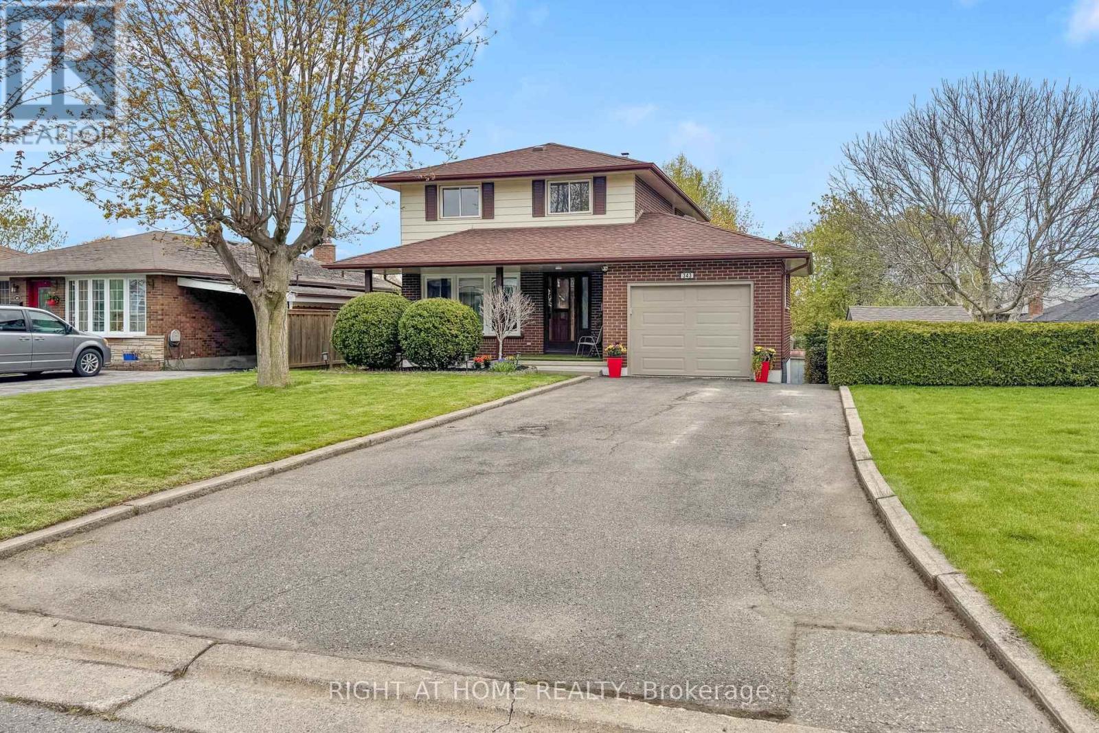 343 FAIRLAWN STREET, Oshawa, Ontario