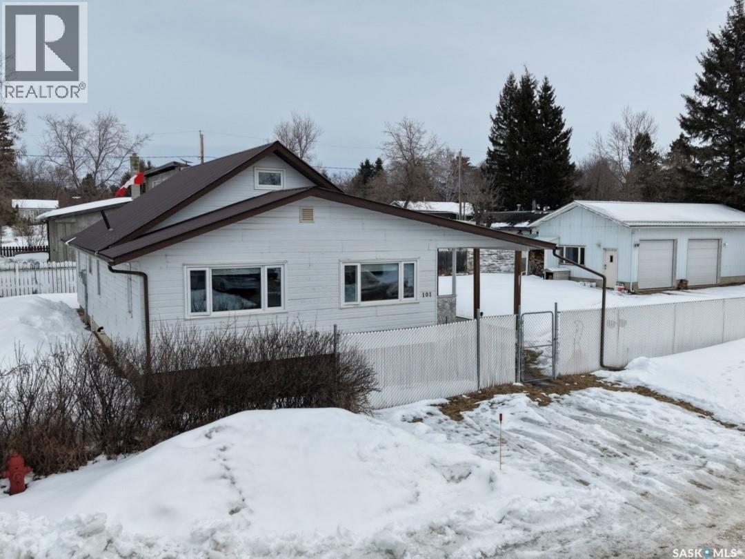 101 5th Avenue S, Big River, Saskatchewan  S0J 0E0 - Photo 1 - SK035940