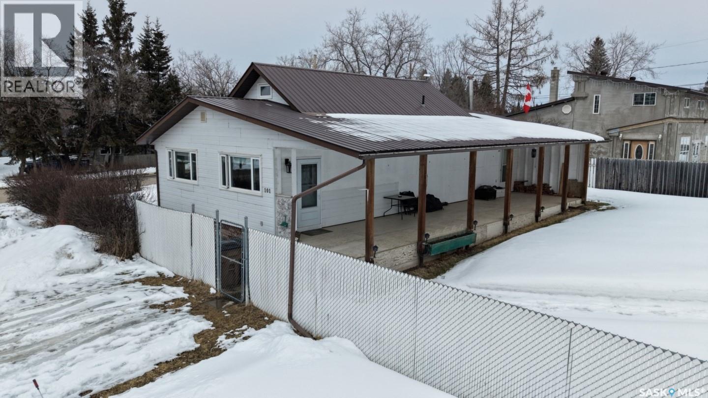 101 5th Avenue S, Big River, Saskatchewan  S0J 0E0 - Photo 2 - SK035940