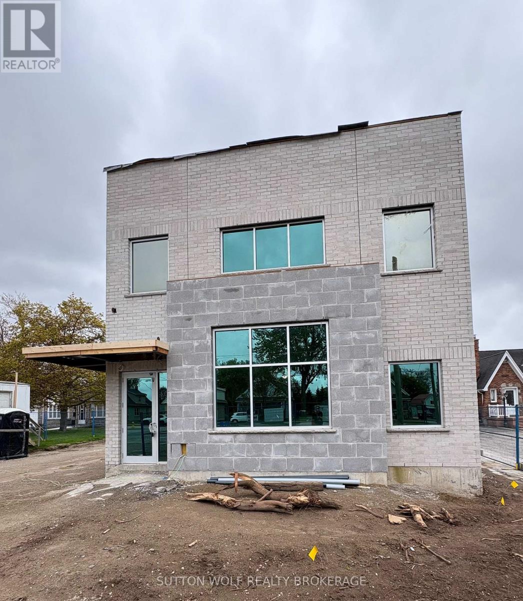 2368 MAIN STREET, London South, Ontario
