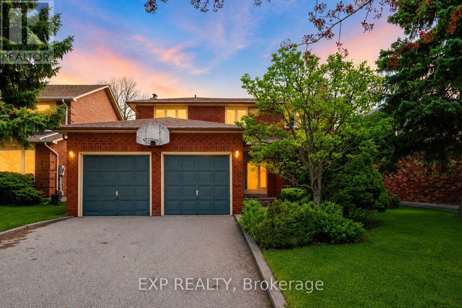 51 Sanderson Crescent, Richmond Hill, Ontario  L4C 5L5 - Photo 3 - N13125318