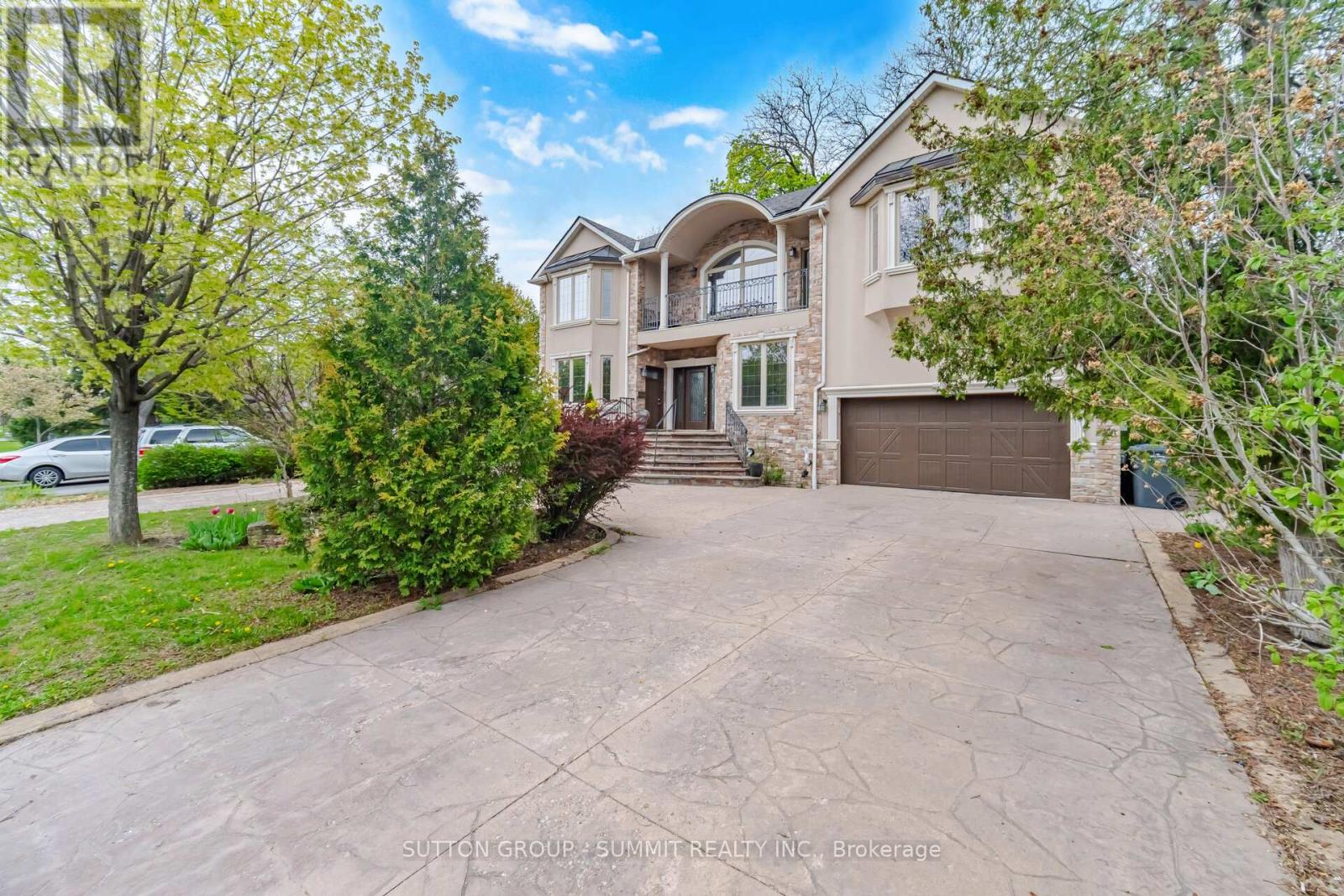 12 Pioneer Drive, Mississauga, Ontario  L5M 1G9 - Photo 2 - W13125316