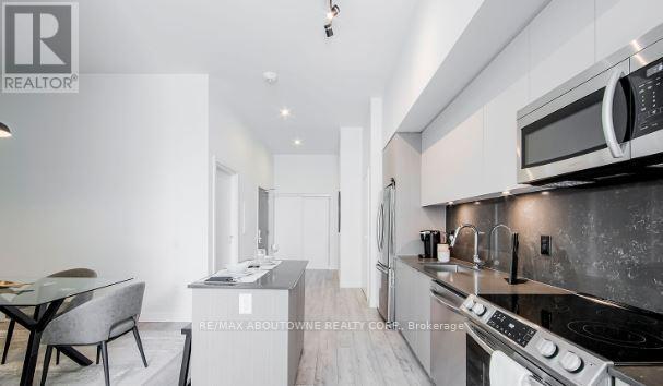 A0916 - 125 Bronte Road, Oakville, Ontario  L6L 0H2 - Photo 5 - W13125358