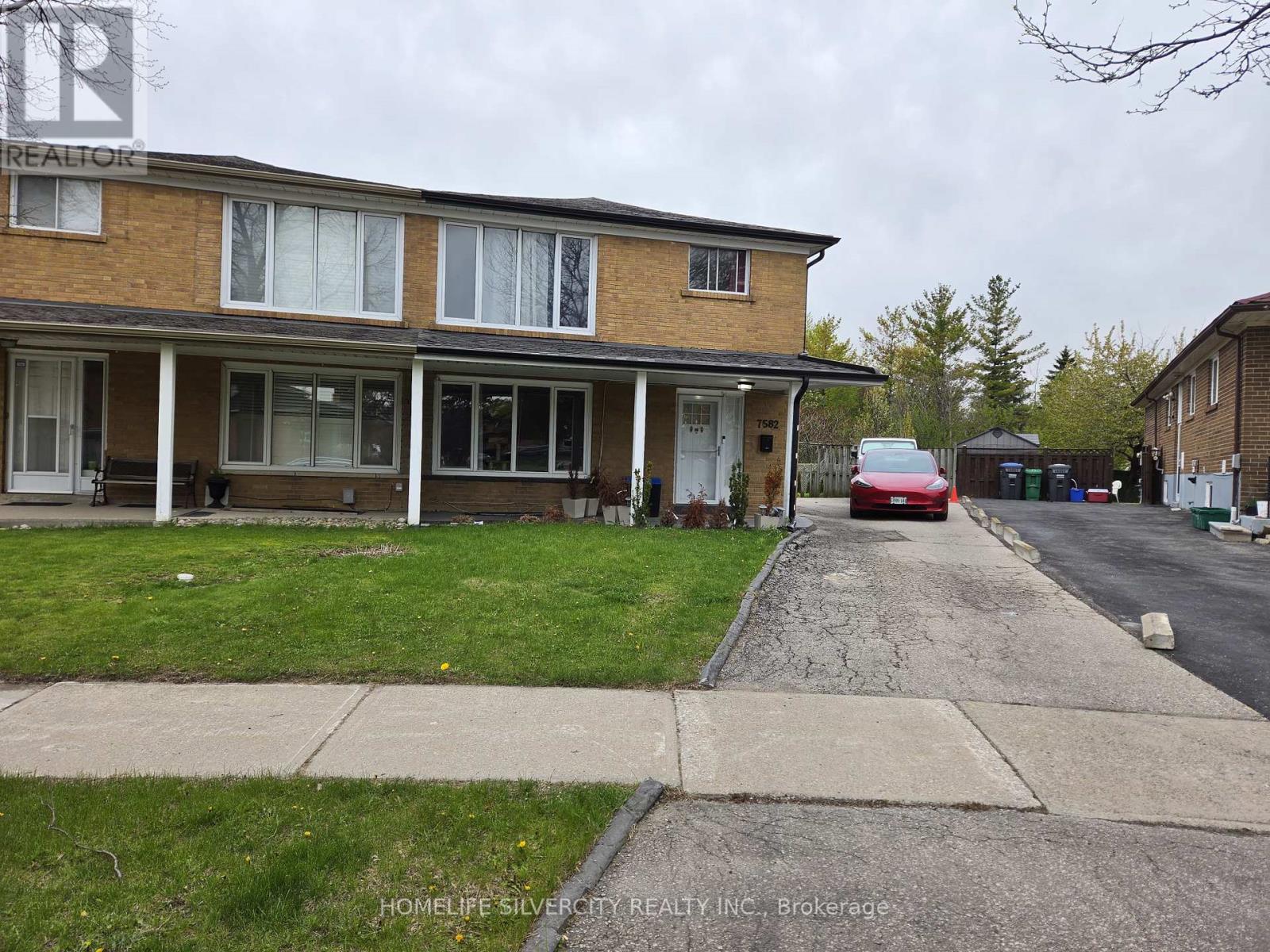 7582 Discus Crescent, Mississauga, Ontario  L4T 2V3 - Photo 2 - W13125372