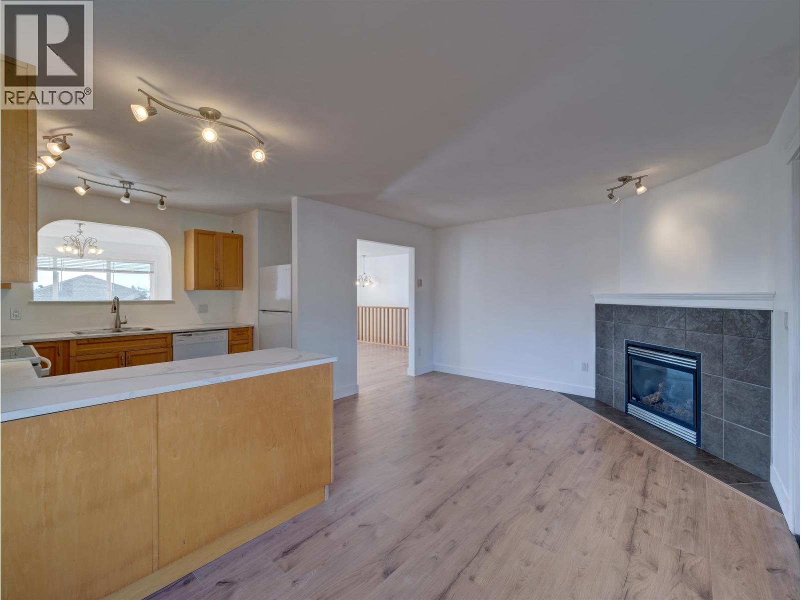 5683 Emily Way, Sechelt, British Columbia  V7Z 0N5 - Photo 8 - R3095041