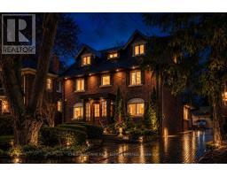 35 WEYBOURNE CRESCENT, Toronto, Ontario