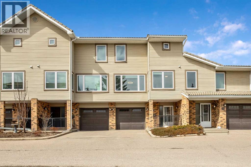 103 Coachway Lane Sw, Calgary, Alberta  T3H 2V9 - Photo 5 - A2290563