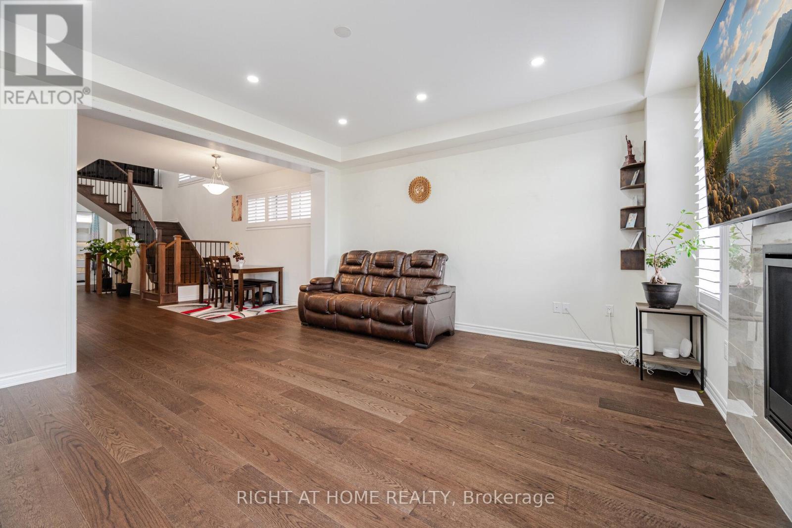 3281 Turnstone Boulevard, Pickering, Ontario  L1X 0M9 - Photo 10 - E13121044