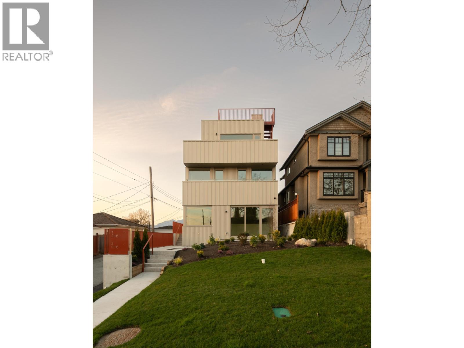 1 2915 E 5TH AVENUE, Vancouver, British Columbia