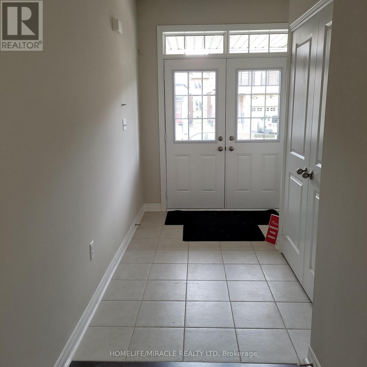 113 Finegan Circle, Brampton, Ontario L7A 4Z9 - Photo 4 - W13125474
