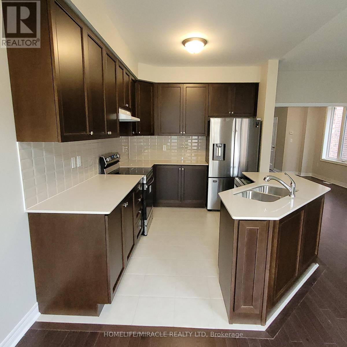 113 Finegan Circle, Brampton, Ontario L7A 4Z9 - Photo 6 - W13125474