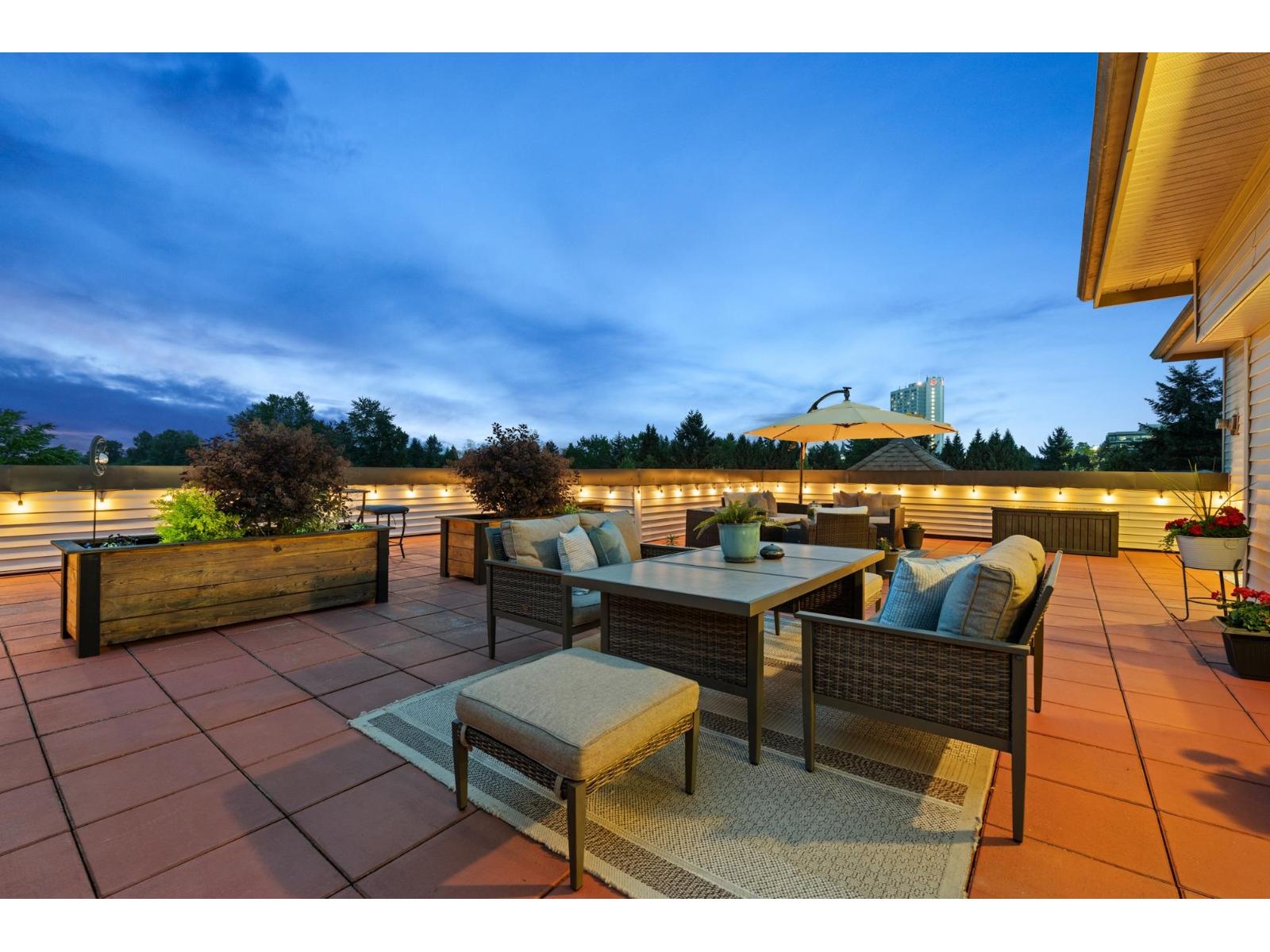 404 15220 Guildford Drive, Surrey, British Columbia  V3R 0Y6 - Photo 1 - R3123542