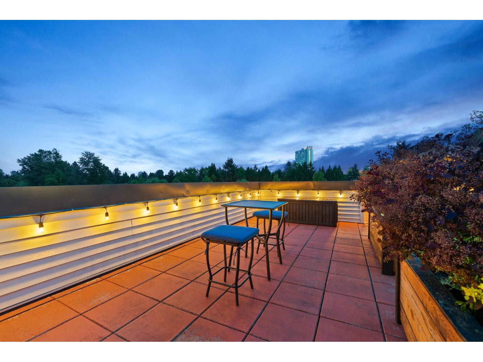 404 15220 Guildford Drive, Surrey, British Columbia  V3R 0Y6 - Photo 5 - R3123542