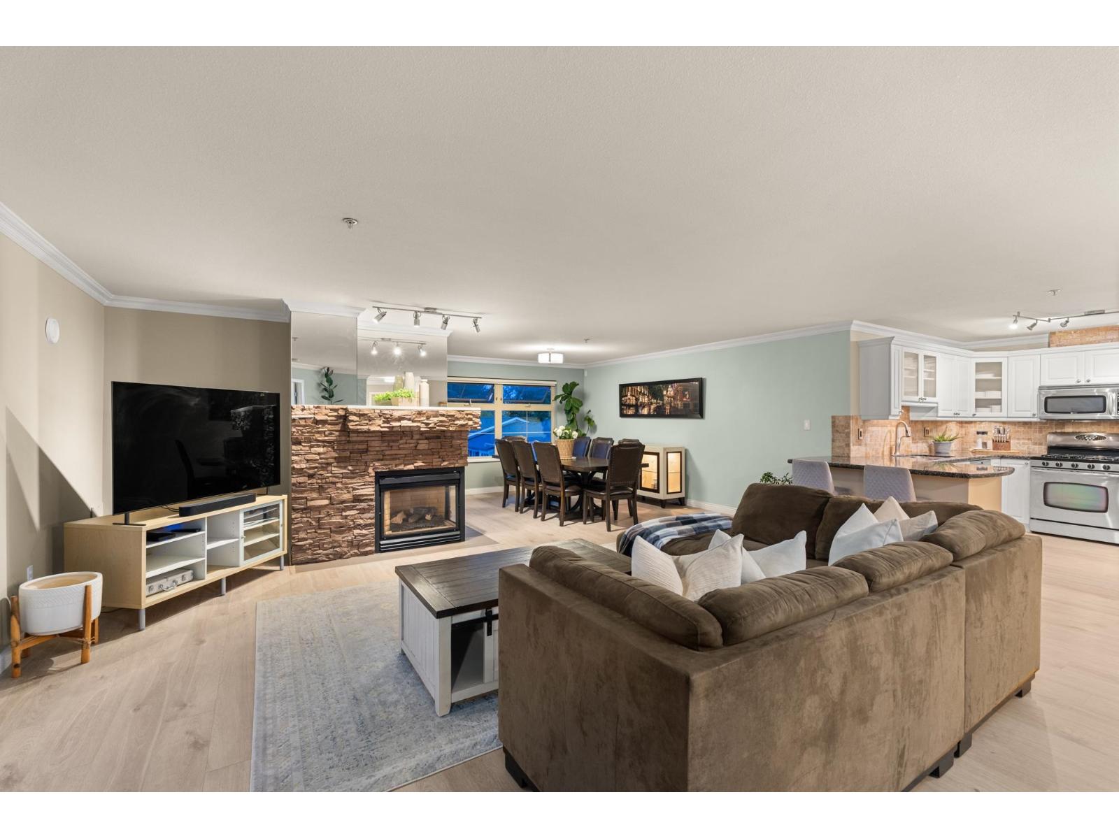 404 15220 Guildford Drive, Surrey, British Columbia  V3R 0Y6 - Photo 6 - R3123542