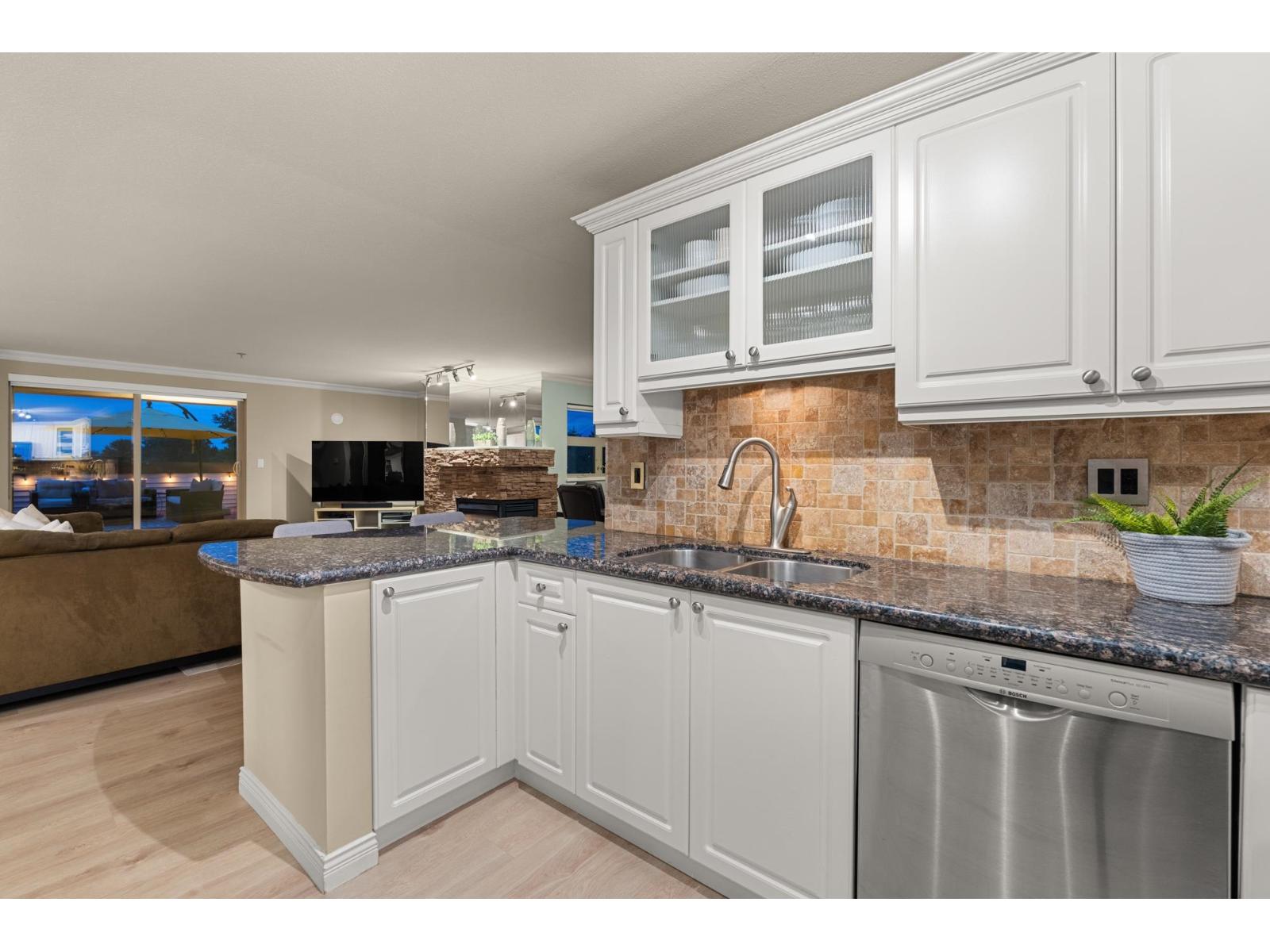 404 15220 Guildford Drive, Surrey, British Columbia  V3R 0Y6 - Photo 21 - R3123542