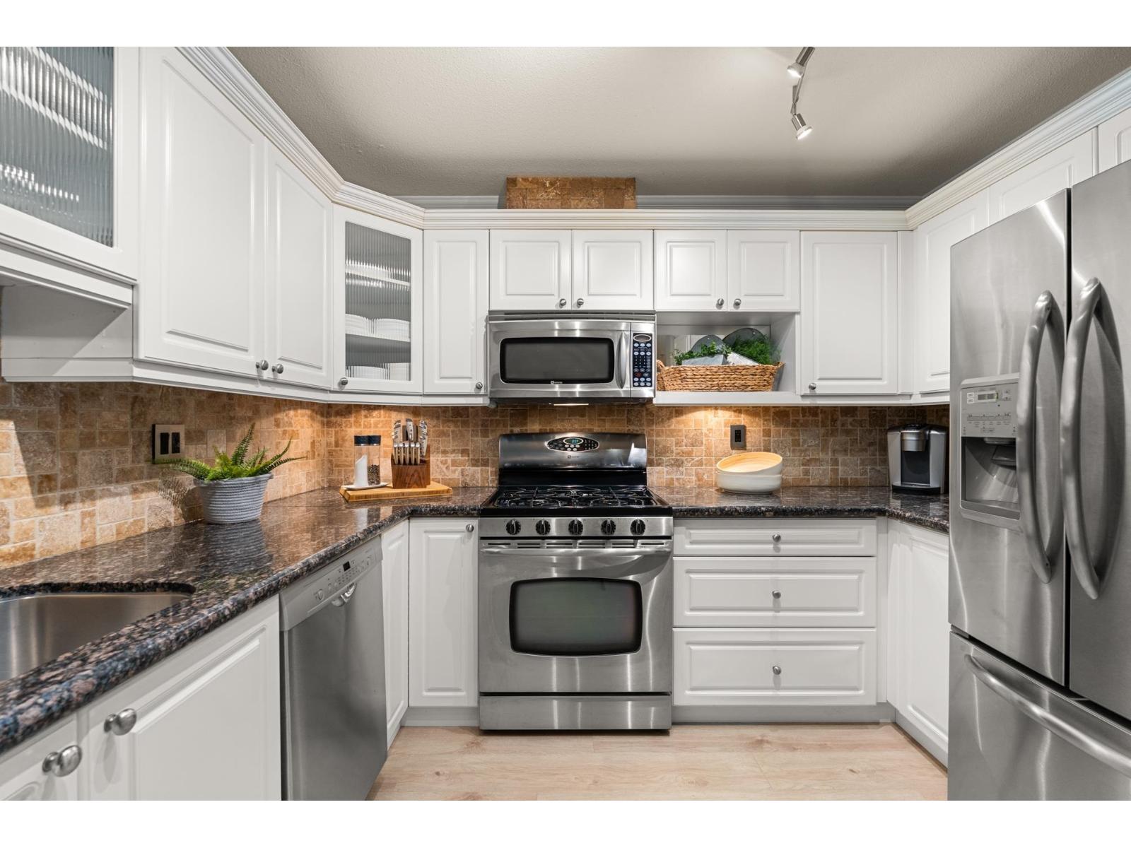404 15220 Guildford Drive, Surrey, British Columbia  V3R 0Y6 - Photo 17 - R3123542