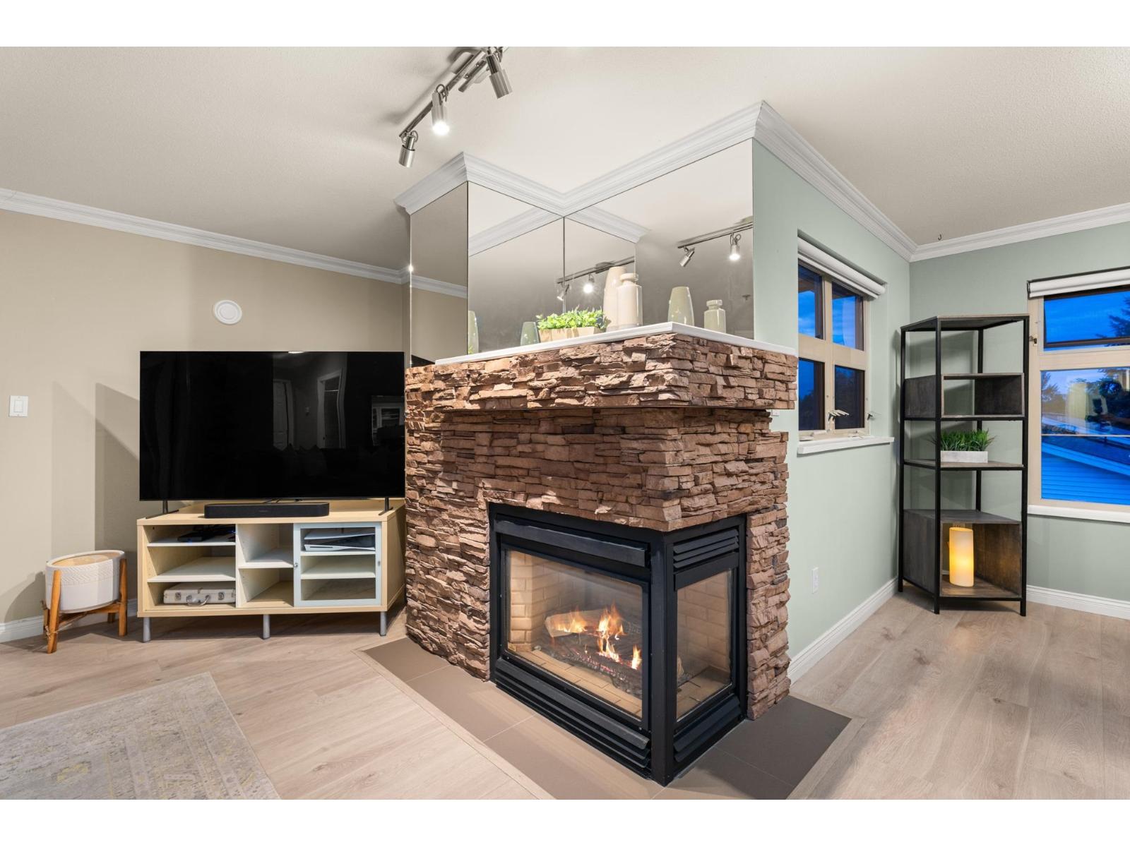 404 15220 Guildford Drive, Surrey, British Columbia  V3R 0Y6 - Photo 8 - R3123542