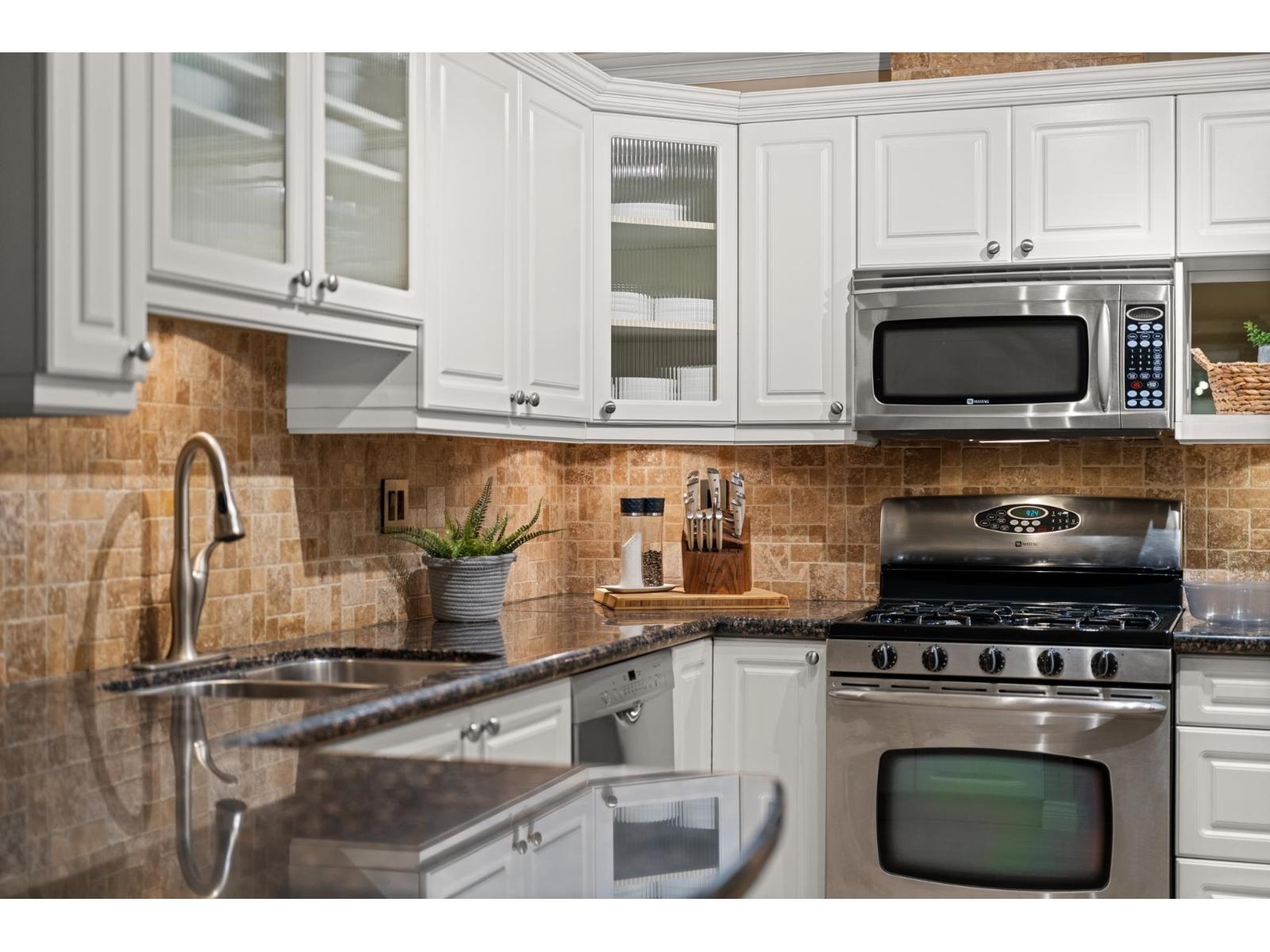404 15220 Guildford Drive, Surrey, British Columbia  V3R 0Y6 - Photo 18 - R3123542