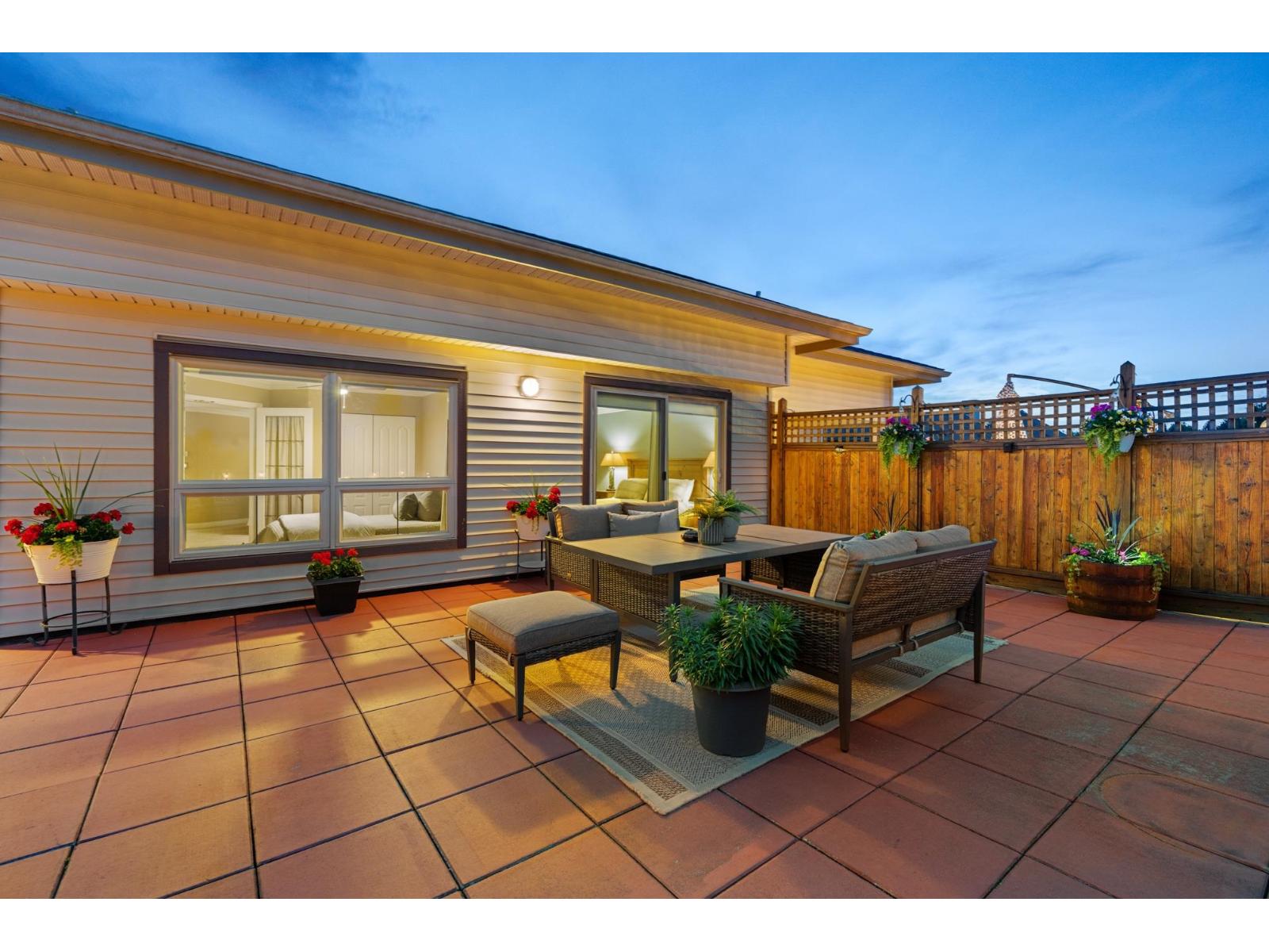 404 15220 Guildford Drive, Surrey, British Columbia  V3R 0Y6 - Photo 12 - R3123542