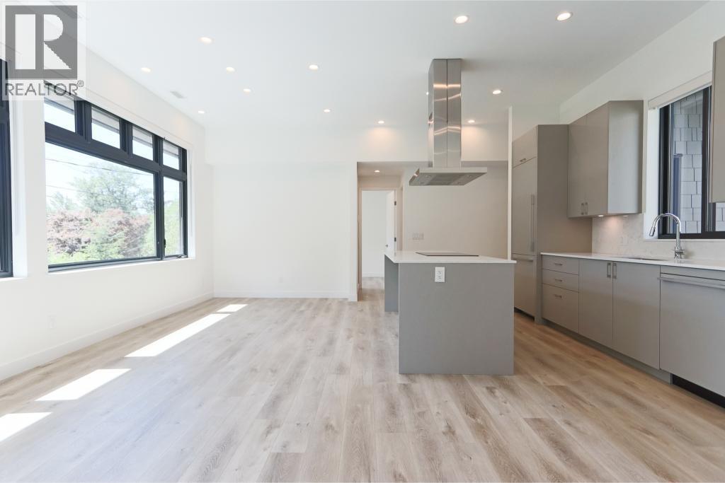 1123 East Keith Road, North Vancouver, British Columbia  V7L 1X4 - Photo 2 - R3122648