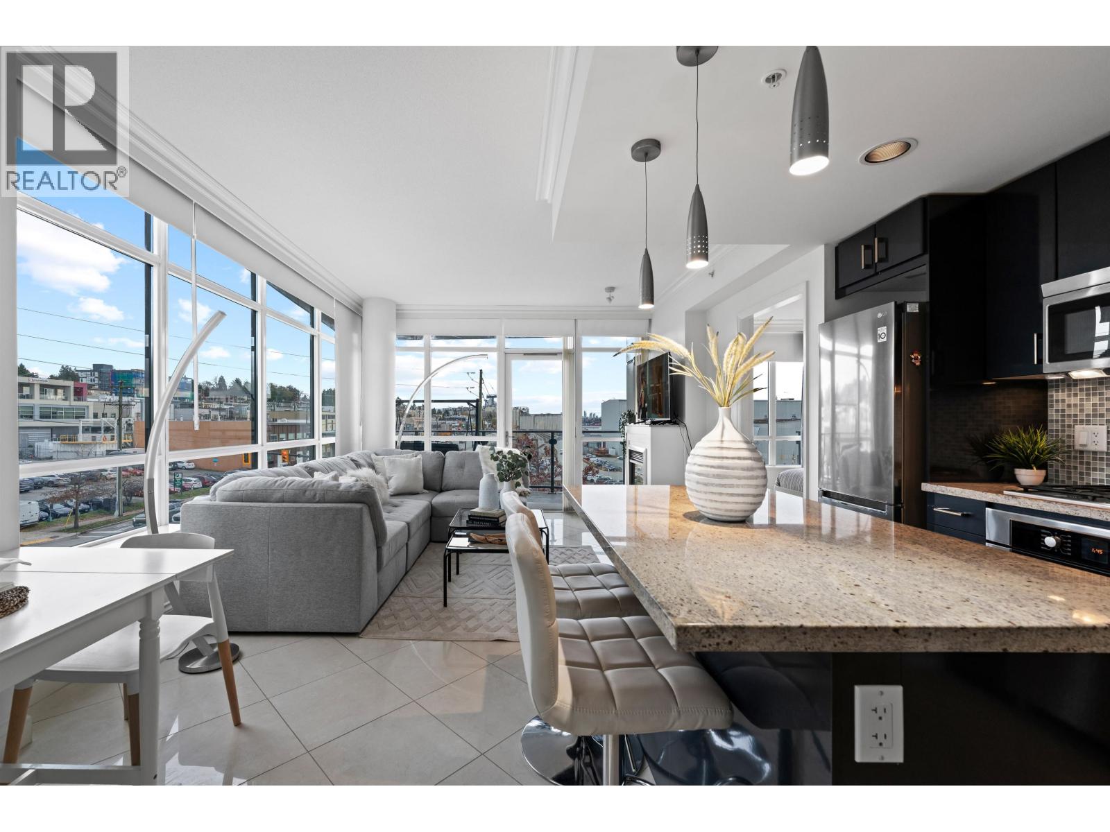 172 Victory Ship Way, North Vancouver, British Columbia  V7L 0B5 - Photo 4 - R3123599