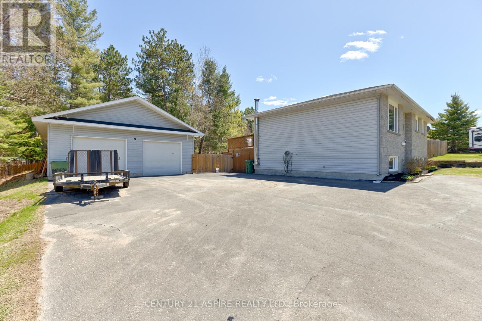 9 Jamie Crescent, Petawawa, Ontario  K8H 3N2 - Photo 3 - X13125528