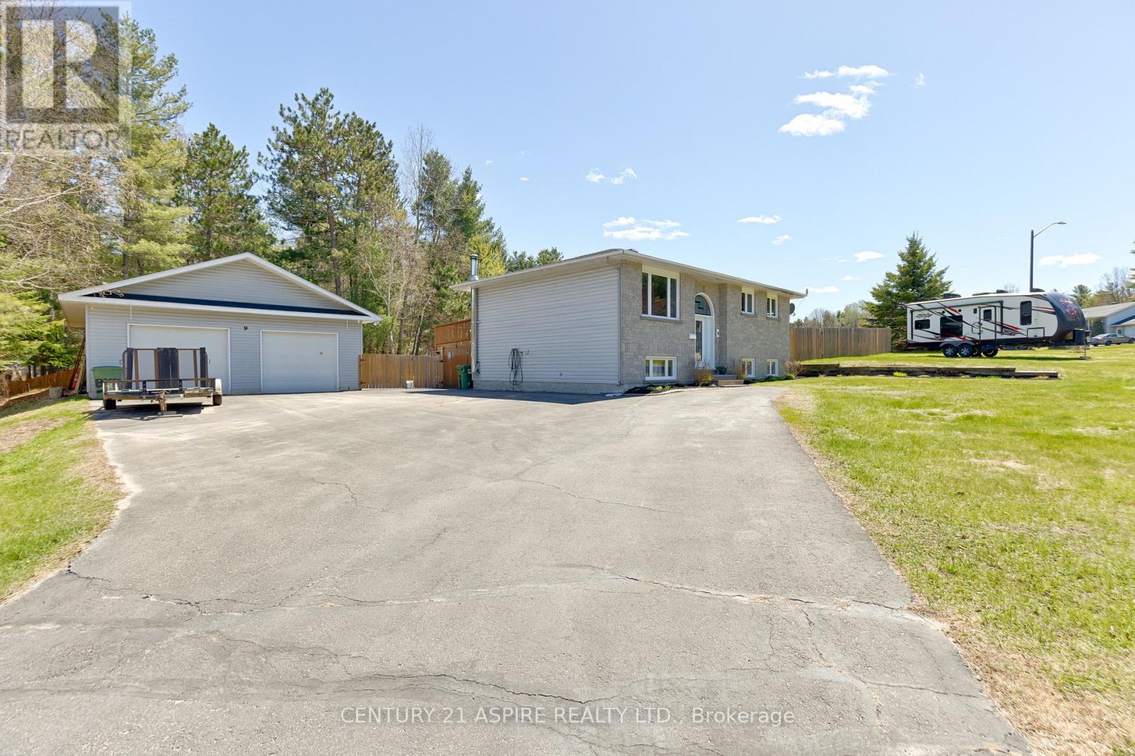 9 Jamie Crescent, Petawawa, Ontario  K8H 3N2 - Photo 4 - X13125528