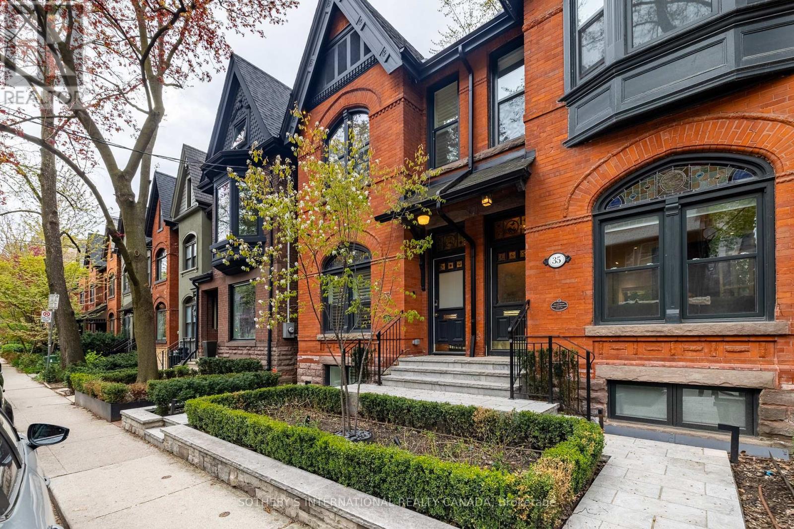 33 TRANBY AVENUE, Toronto, Ontario