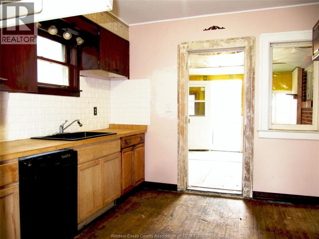 1063 Bruce, Windsor, Ontario  N9A 4Y1 - Photo 10 - 26009897