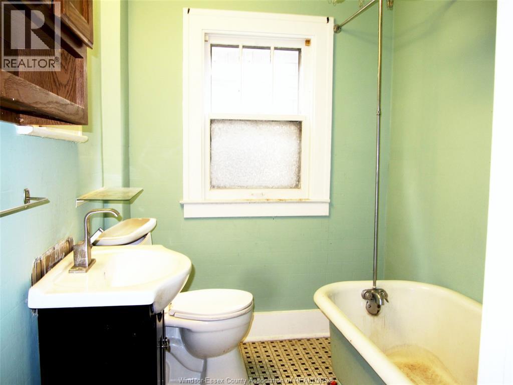1063 Bruce, Windsor, Ontario  N9A 4Y1 - Photo 17 - 26009897
