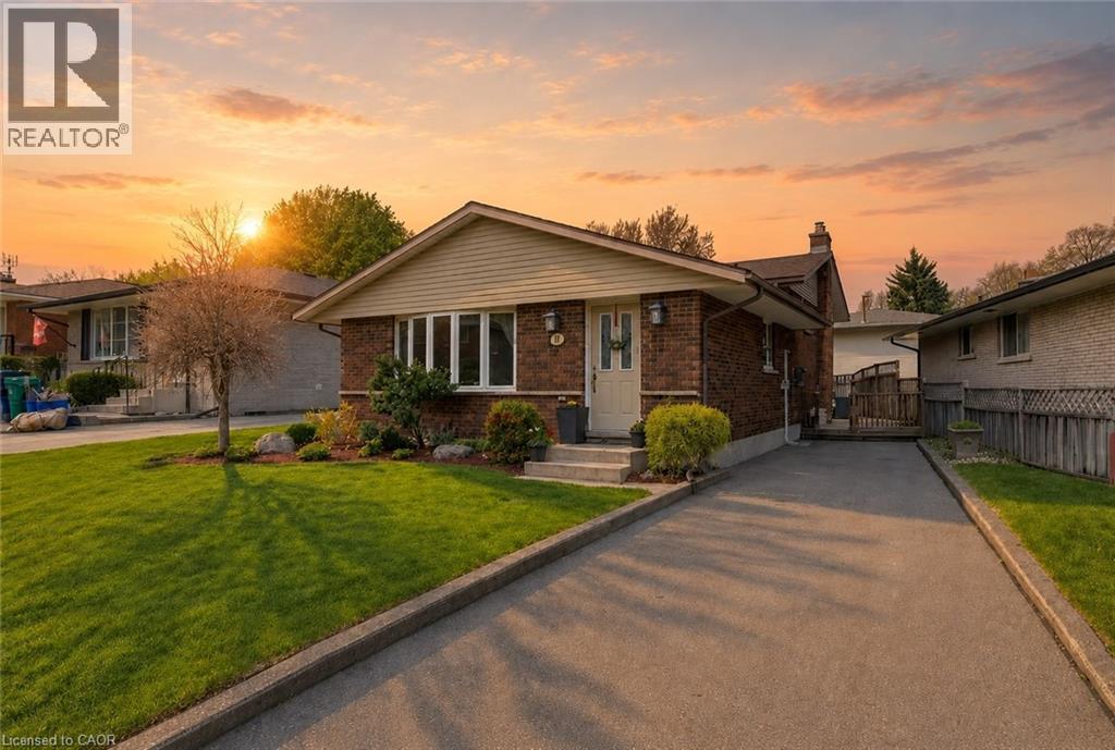 10 BOSWORTH Crescent, Kitchener, Ontario