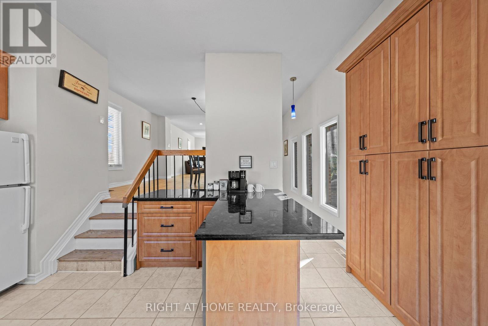 7027 Estoril Road, Mississauga, Ontario  L5N 1N3 - Photo 9 - W13125548