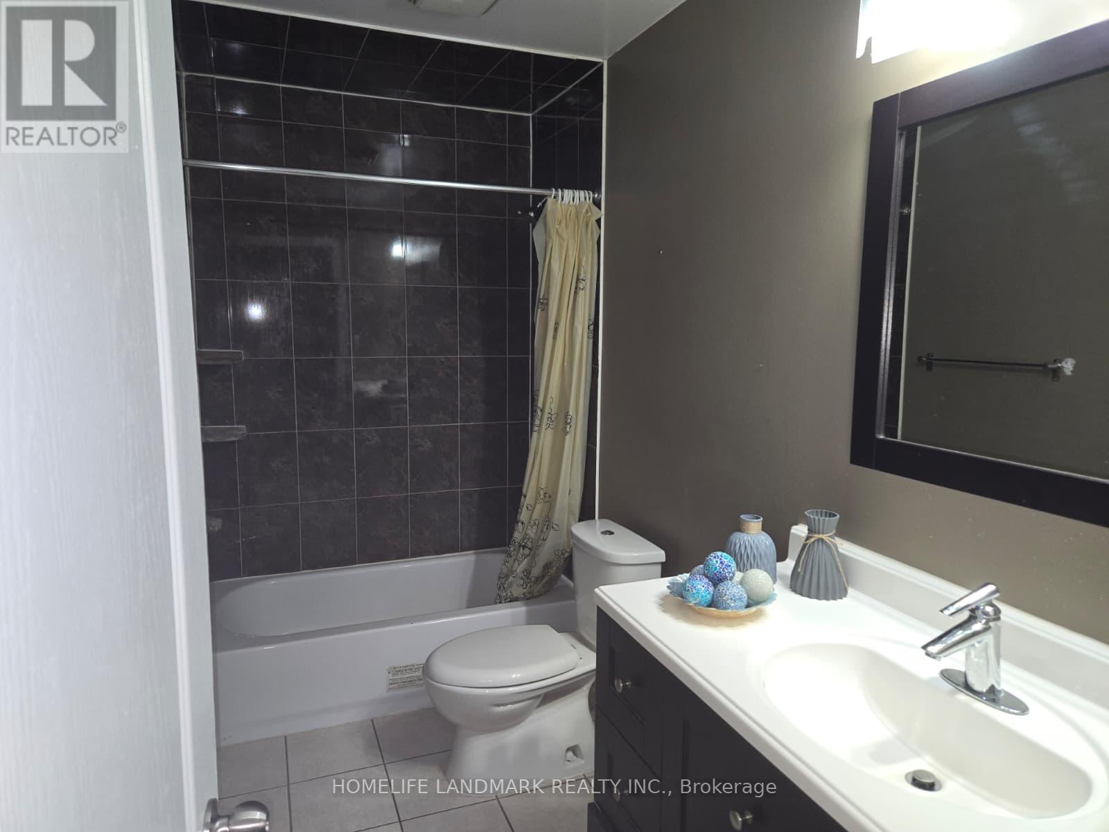 19 Wetmeadow Drive, Brampton (Fletcher's Meadow), Ontario  L7A 2T6 - Photo 12 - W13009788