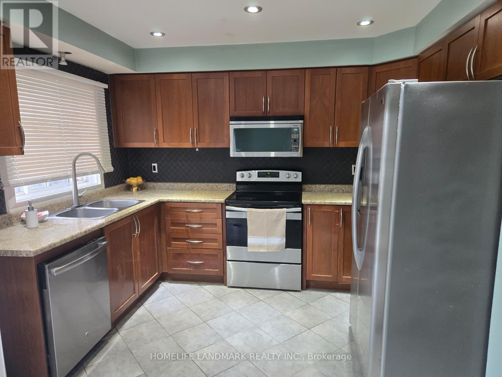 19 Wetmeadow Drive, Brampton (Fletcher's Meadow), Ontario  L7A 2T6 - Photo 6 - W13009788
