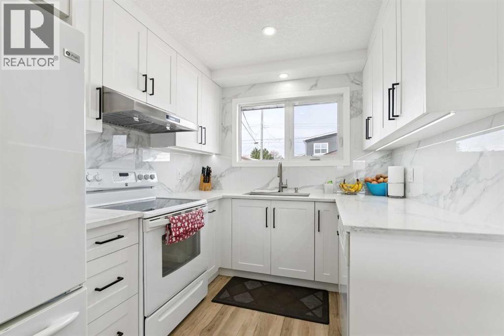 176 Penmeadows Close Se, Calgary, Alberta  T2A 3S2 - Photo 9 - A2307597