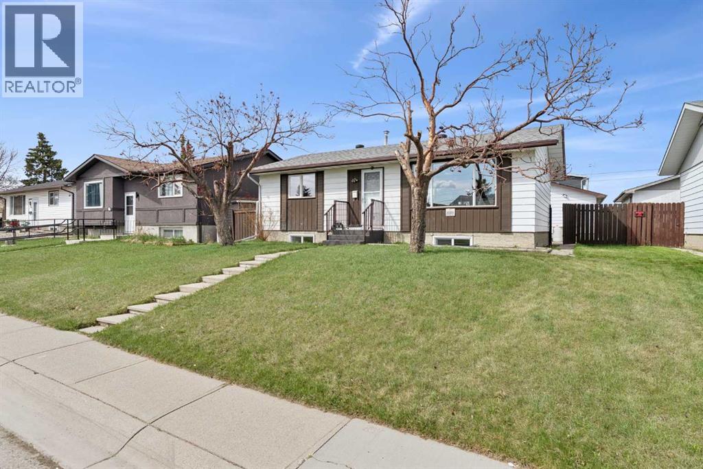 176 Penmeadows Close Se, Calgary, Alberta  T2A 3S2 - Photo 2 - A2307597
