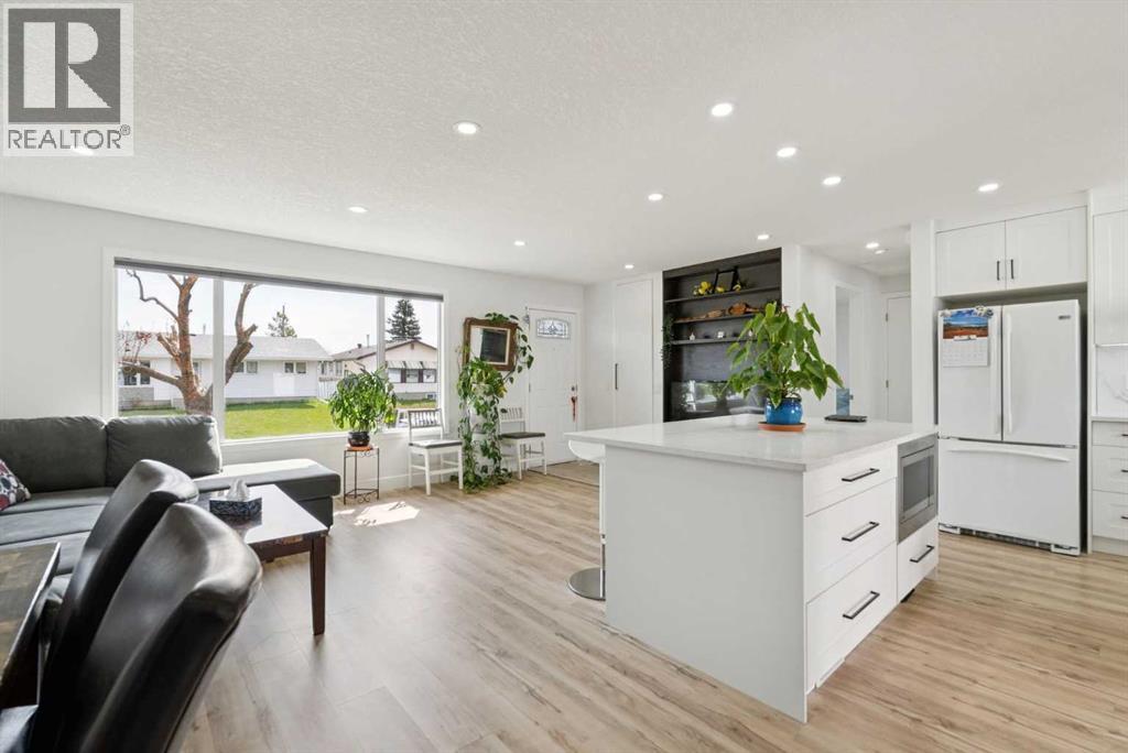 176 Penmeadows Close Se, Calgary, Alberta  T2A 3S2 - Photo 4 - A2307597