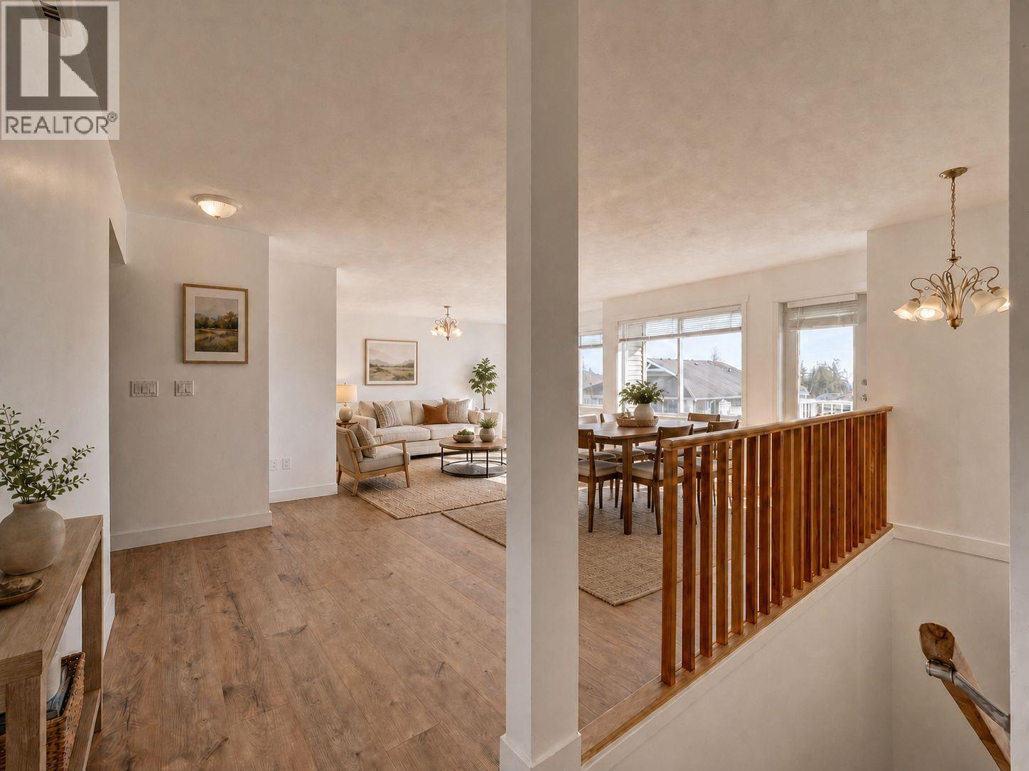 5683 Emily Way, Sechelt, British Columbia  V7Z 0N5 - Photo 3 - R3095041