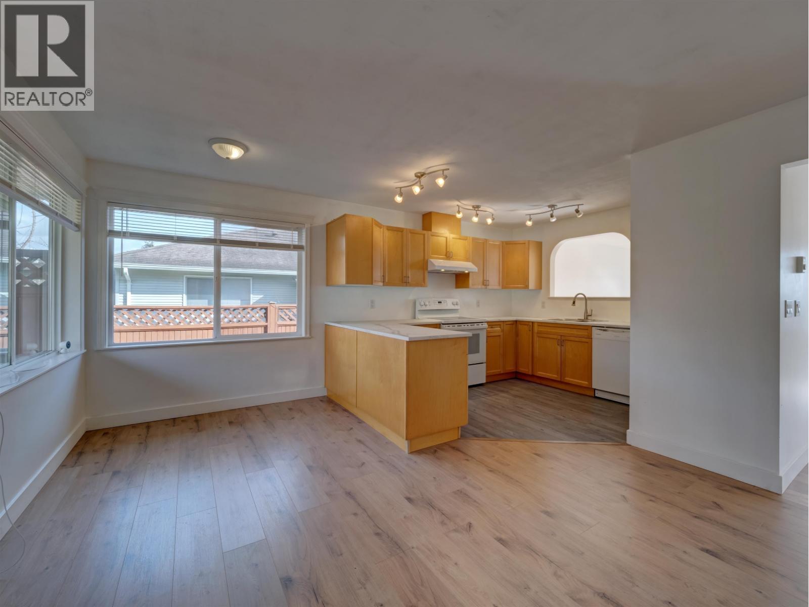 5683 Emily Way, Sechelt, British Columbia  V7Z 0N5 - Photo 25 - R3095041