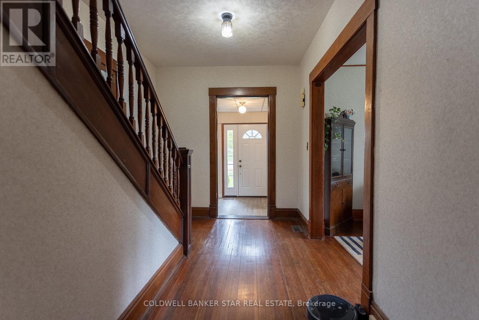 106 Fairview Avenue, St. Thomas, Ontario  N5R 4X6 - Photo 6 - X13125556