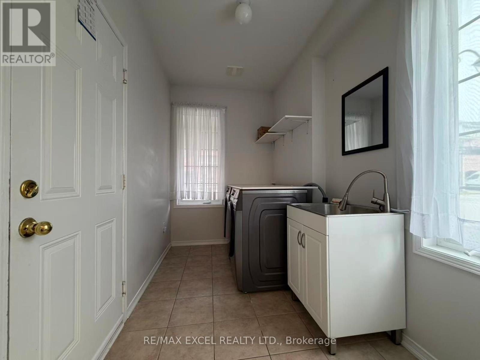 1 Hesketh Road, Ajax, Ontario  L1Z 0K6 - Photo 4 - E12976984