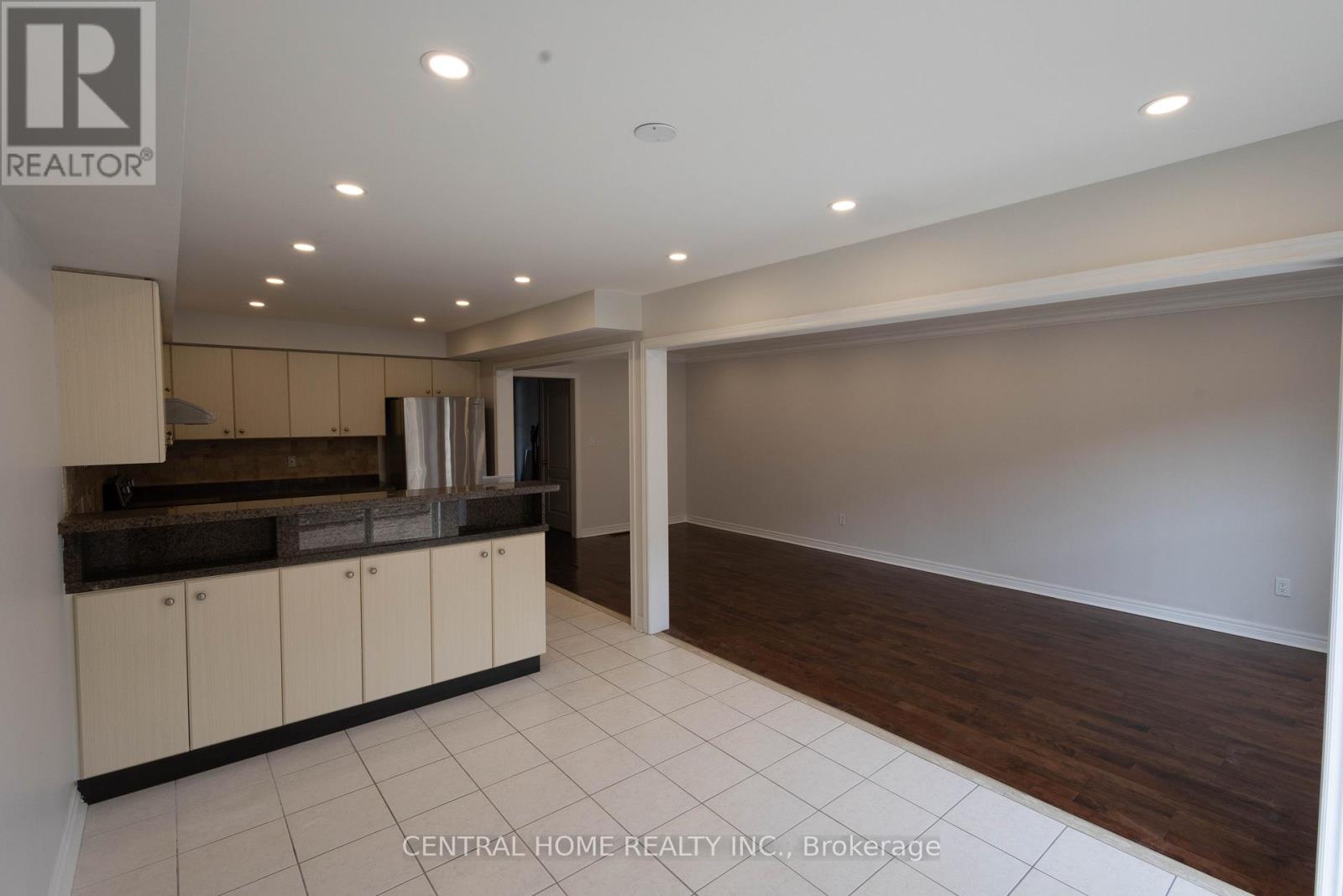 165 Manorheights Street, Richmond Hill, Ontario  L4S 2S8 - Photo 11 - N12858770