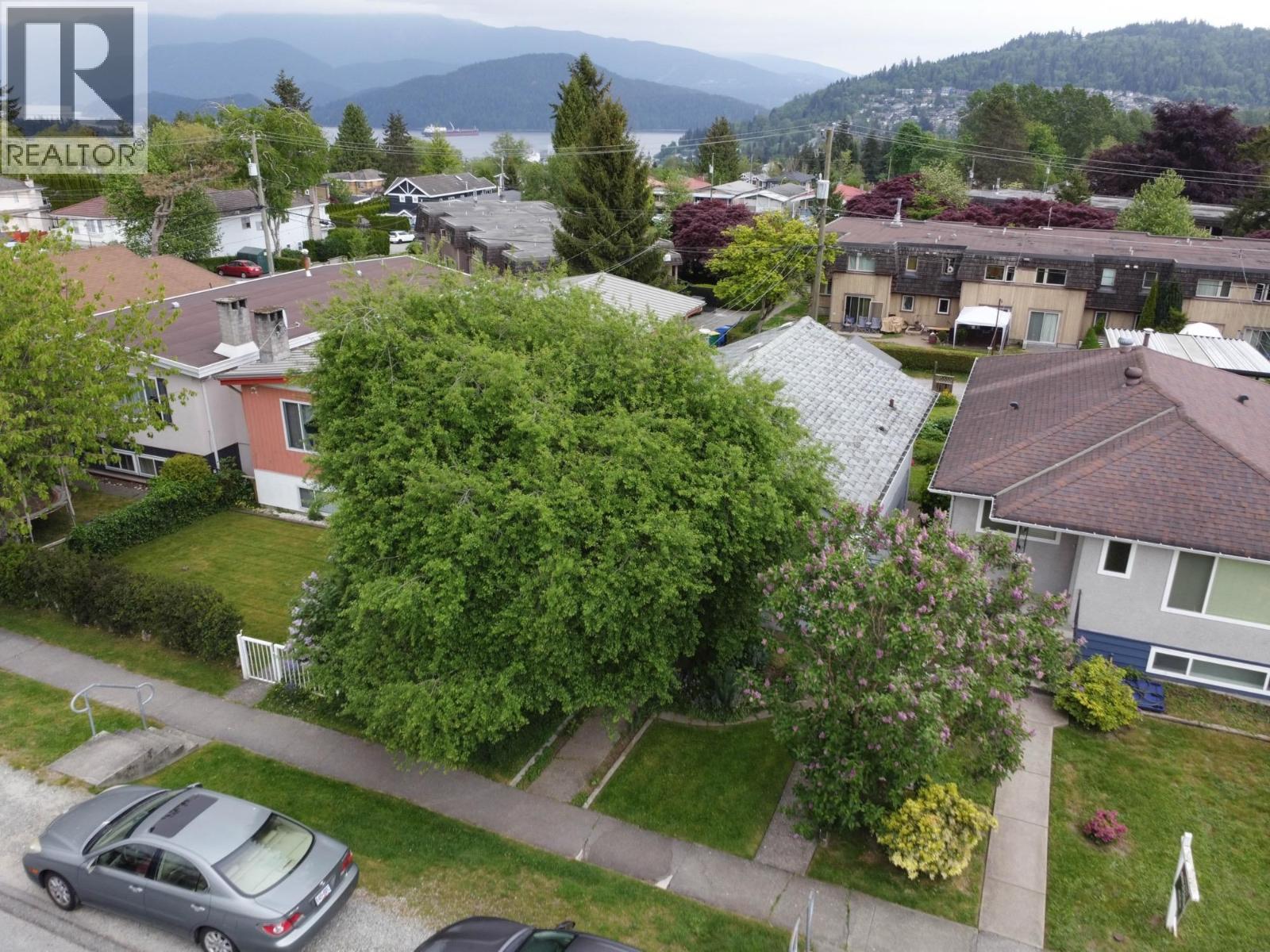 36 Warwick Avenue, Burnaby, British Columbia  V5B 3X3 - Photo 4 - R3123085