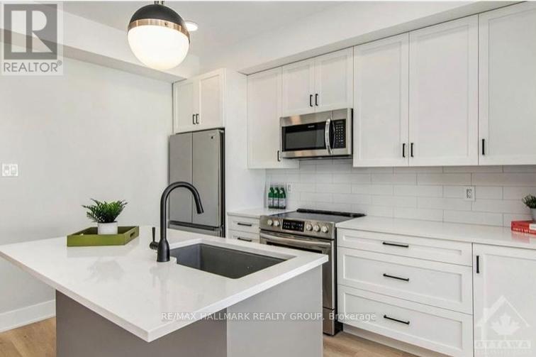2 - 79 Genest Street, Ottawa, Ontario  K1L 7Z1 - Photo 3 - X13125622